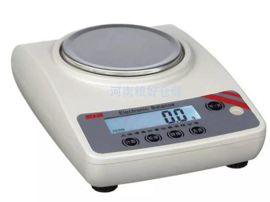 電子天平（十分之一、百分之一）